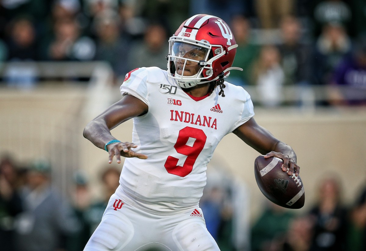 Michael Penix Jr. started three games last year that he couldn't finish, forced to leave with either a shoulder or clavicle injury, or a concussion. (USA TODAY Sports)