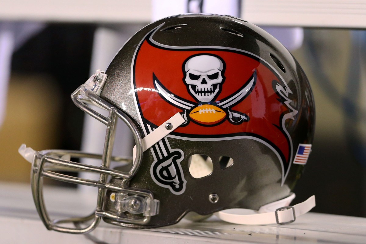 Parrot to deliver Bucs’ draft pick from pirate ship Visit NFL Draft