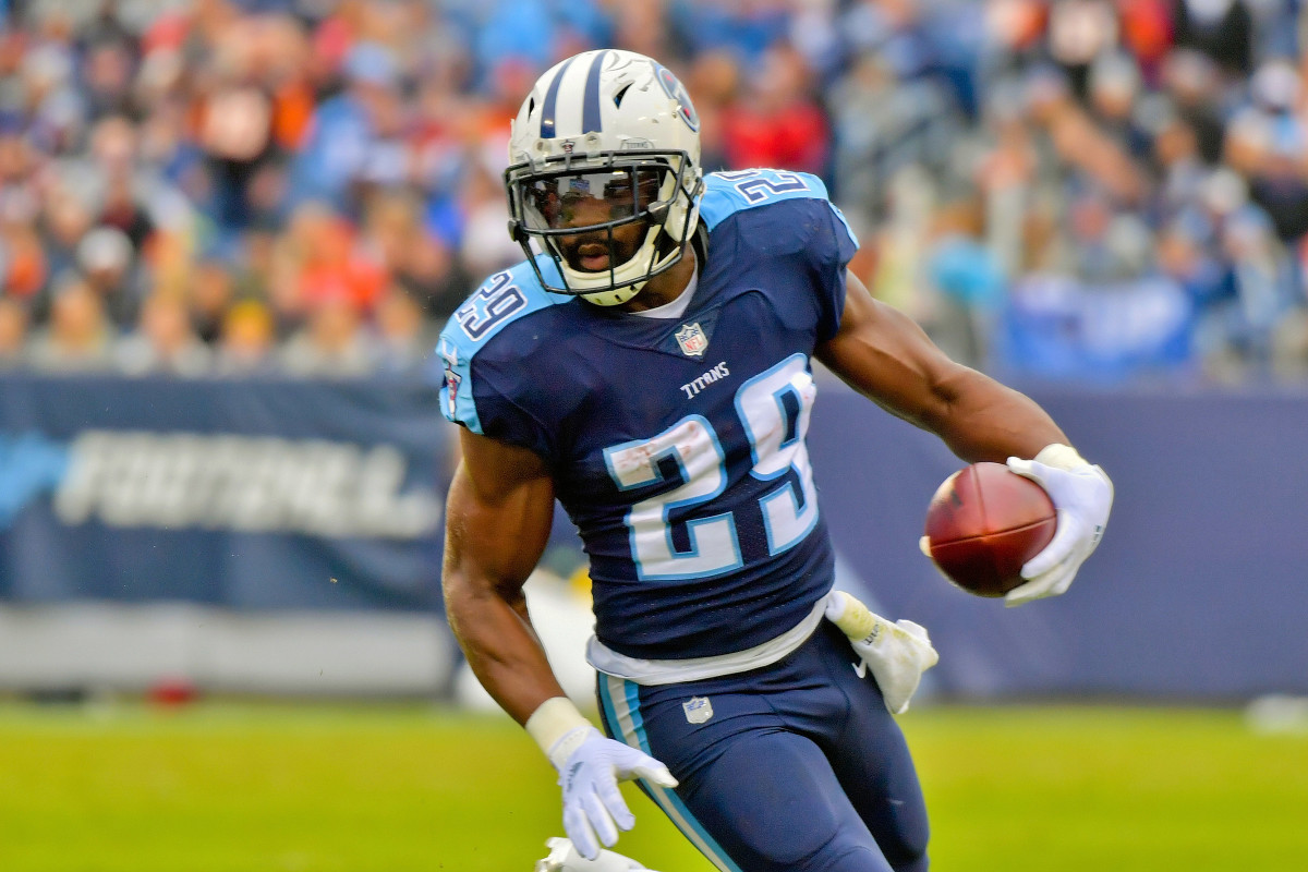 Running back DeMarco Murray of the Oklahoma Sooners slips past free News  Photo - Getty Images