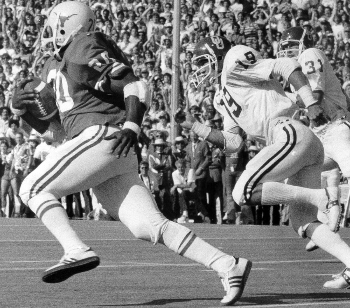 Oklahoma defensive back Zac Henderson (19) chases Texas running back Earl Campbell. (PHOTO: OU Athletics)