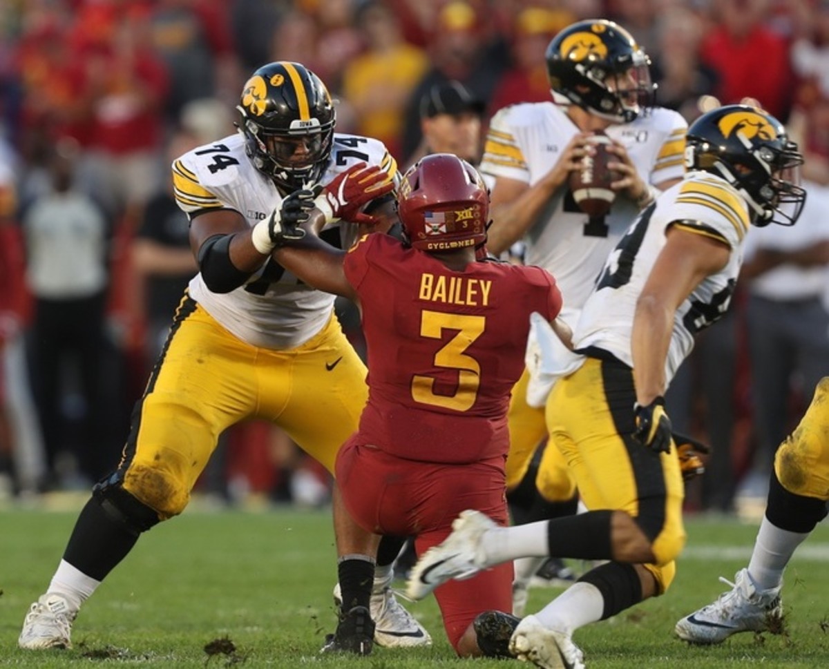 Tampa Bay Buccaneers rookie Tristan Wirfs prepares to block for Tom Brady