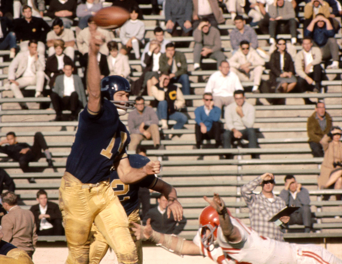 Former Cal quarterback Craig Morton