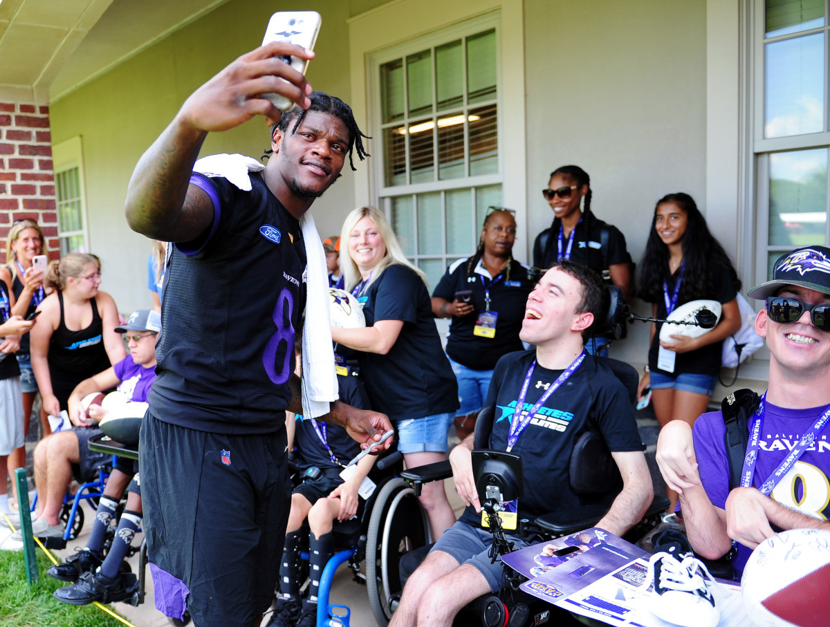 Ray Lewis, Lamar Jackson Honor George Floyd in Ravens Jersey