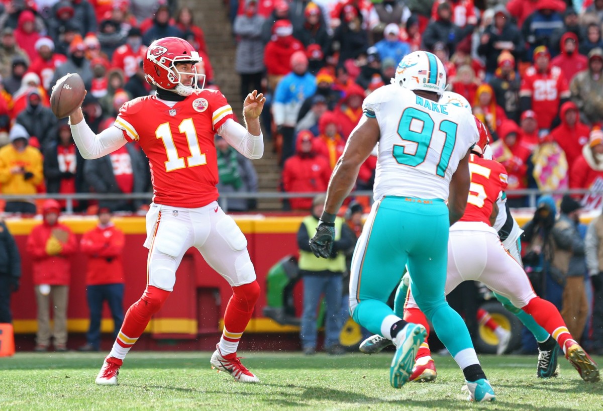 Alex Smith visits with Miami Dolphins - CBS News