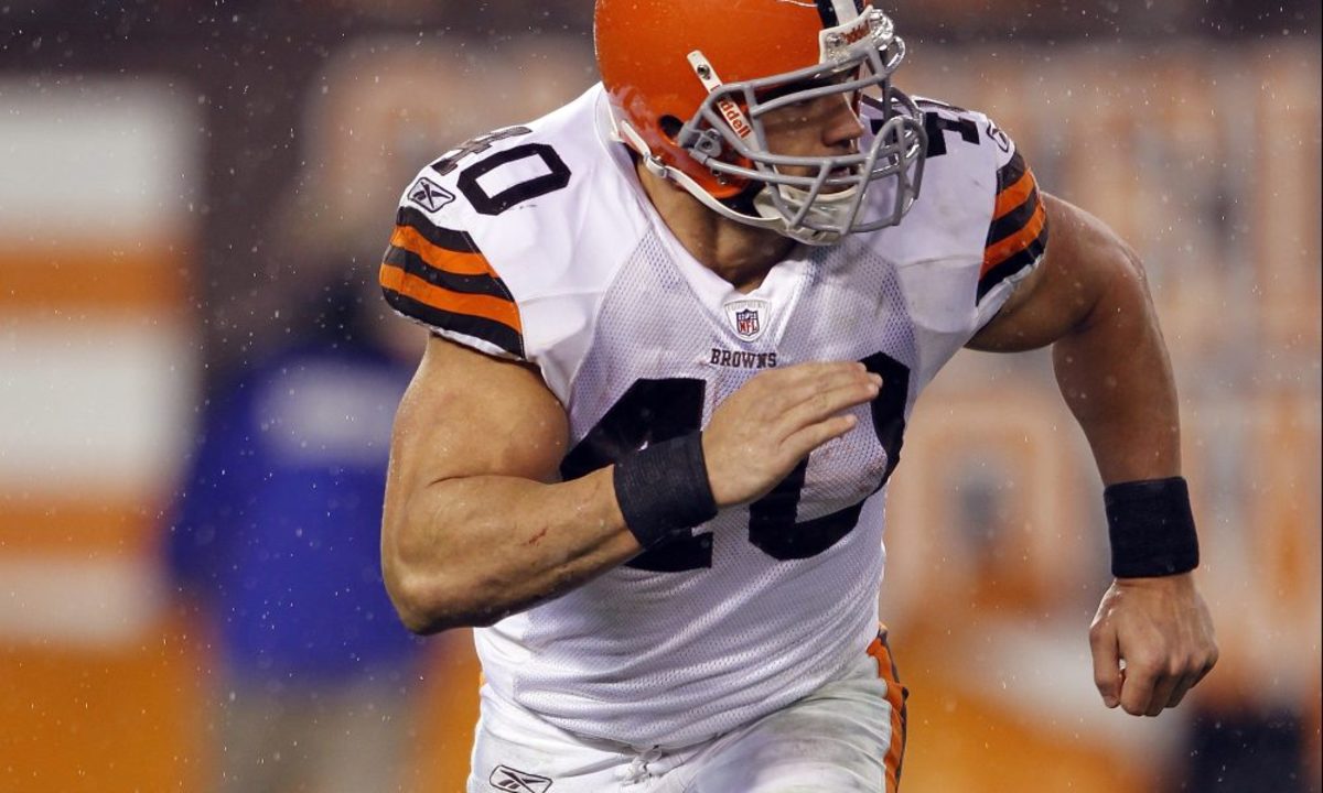 Injured Cleveland Browns running back Peyton Hillis (sock hat) watches from  the sidelines in the second quarter of an NFL football game against the St.  Louis Rams Sunday, Nov. 13, 2011, in