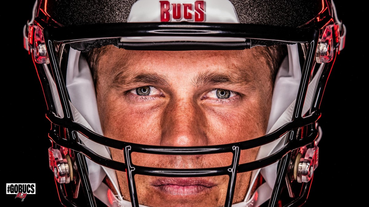 Buccaneers post first photos of Tom Brady in new uniform 
