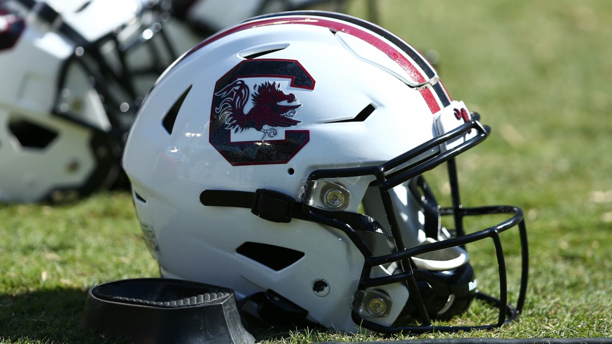 South Carolina football alumni call to rename Strom Thurmond Center ...