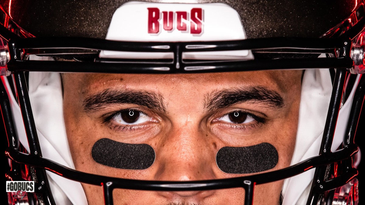 Photos: Wide Receiver Mike Evans in New Bucs Uniforms