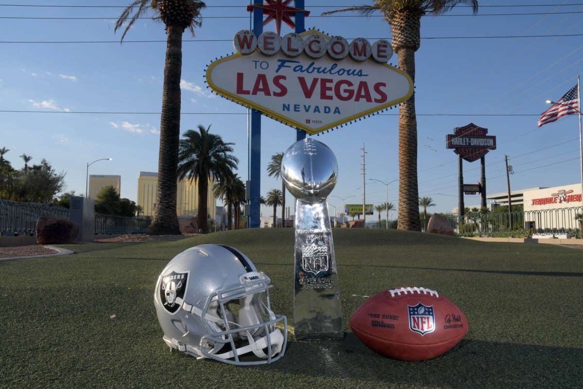 Las Vegas Raiders 12 Helmet Sign