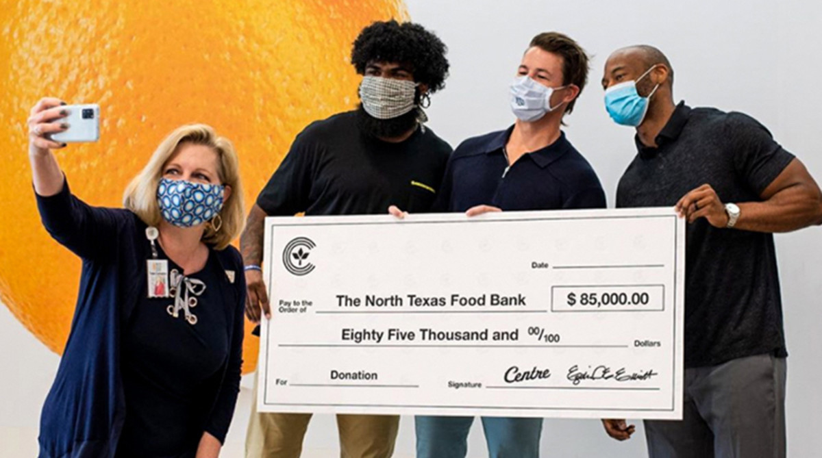 Zeke Helps Raise $85,000 For North Texas Food Bank