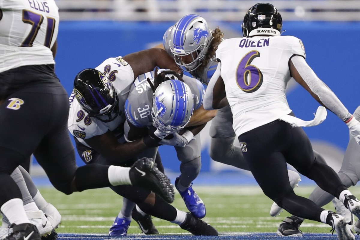 Trick plays, late touchdown drive help Detroit Lions end season