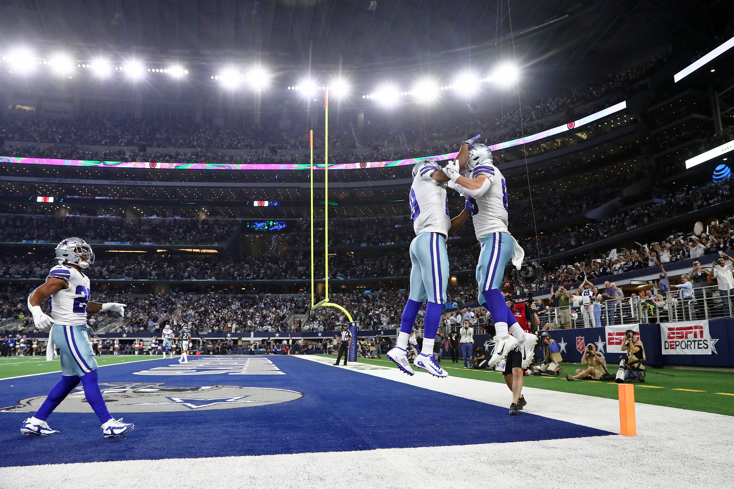 Cowboys Race to Halftime Lead over Eagles - Sports Illustrated Philadelphia Eagles News