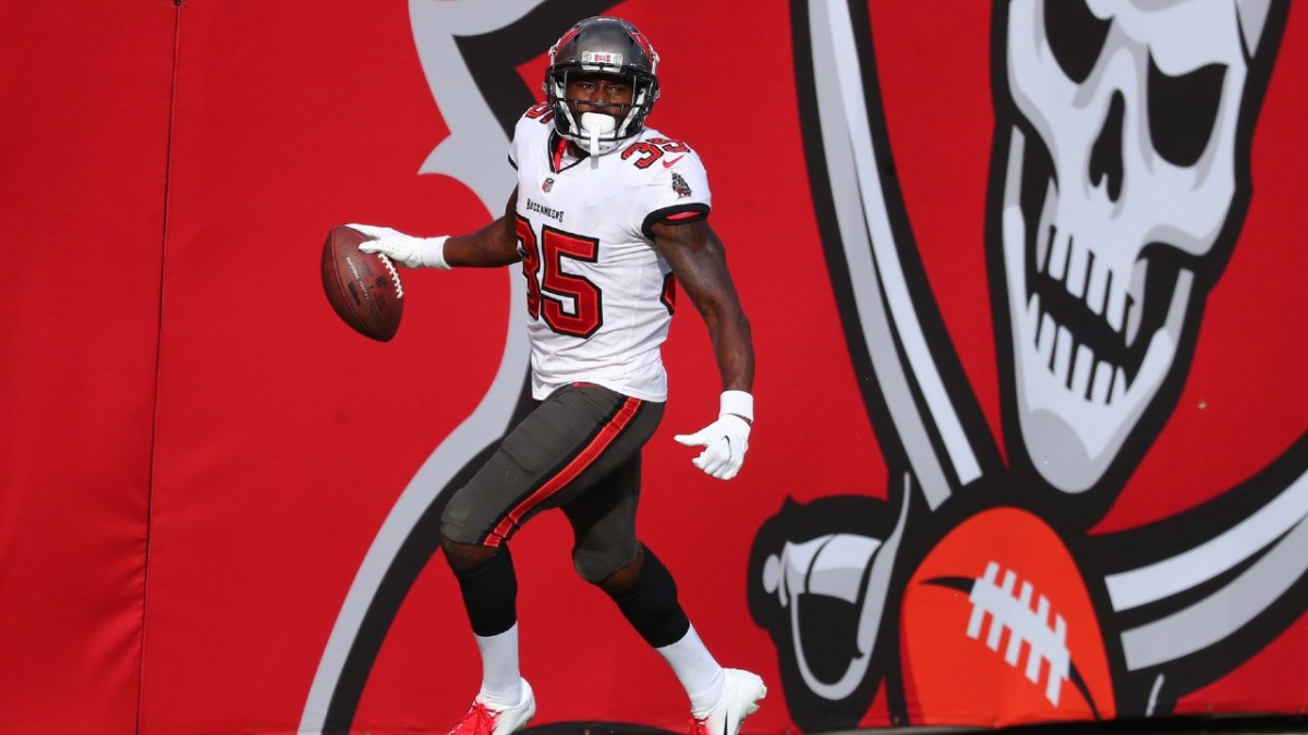 Buccaneers Remove CBs Sean Murphy-Bunting and Jamel Dean From COVID-19 List  - Tampa Bay Buccaneers, BucsGameday