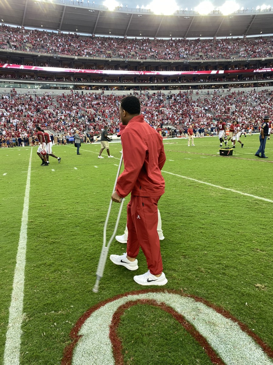 Jase McClellan leaves field with injury after Ole Miss game