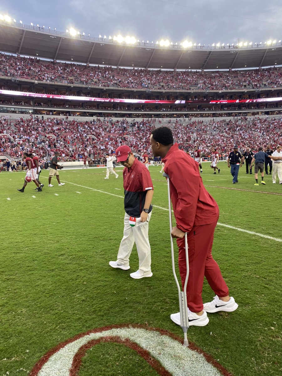 Jase McClellan leaves field with injury after Ole Miss game