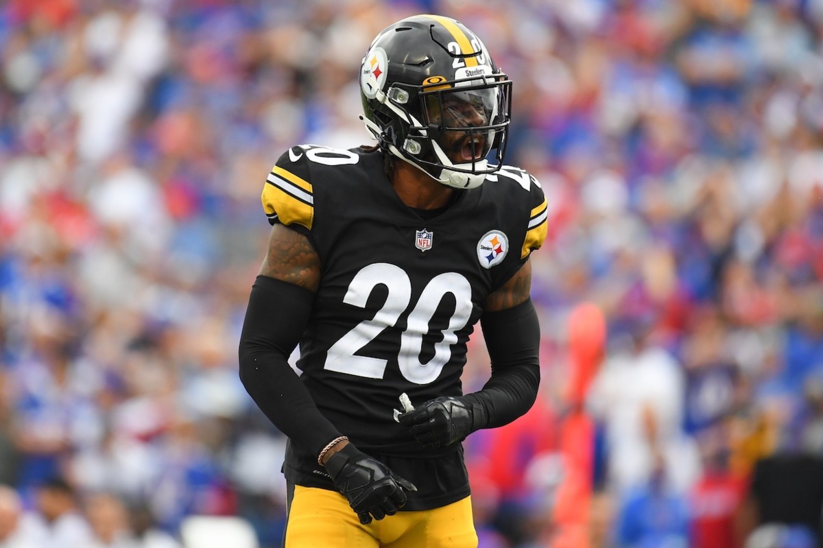 Cornerback Cam Sutton Latest Steelers' Player To Leave Practice Early With  Apparent Knee Injury; OT Chaz Green Carted Off