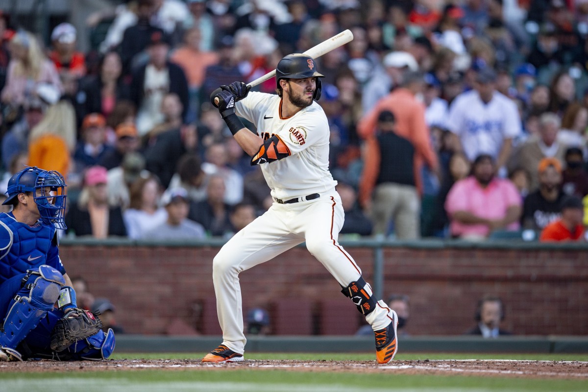 Giants' Kris Bryant removed from lineup with hamstring tightness