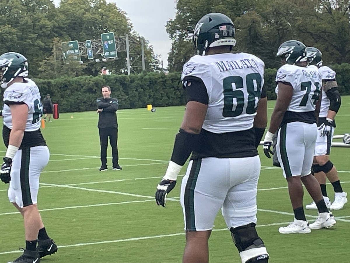 Watch: Marcus Davenport and Jordan Mailata wrestle on field during Eagles  vs. Saints