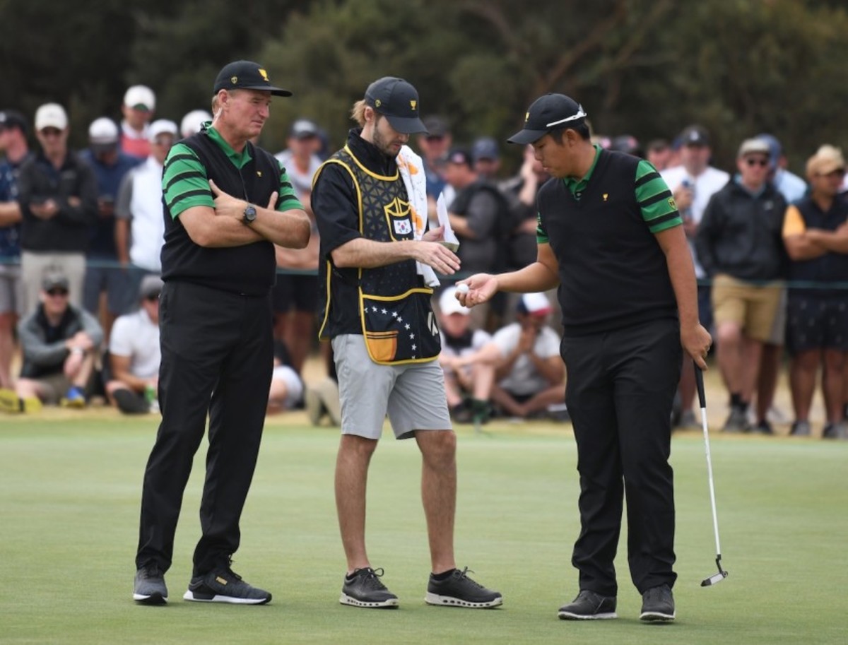 ernie-els-byeong-hun-an-2019-presidents-cup.jpg