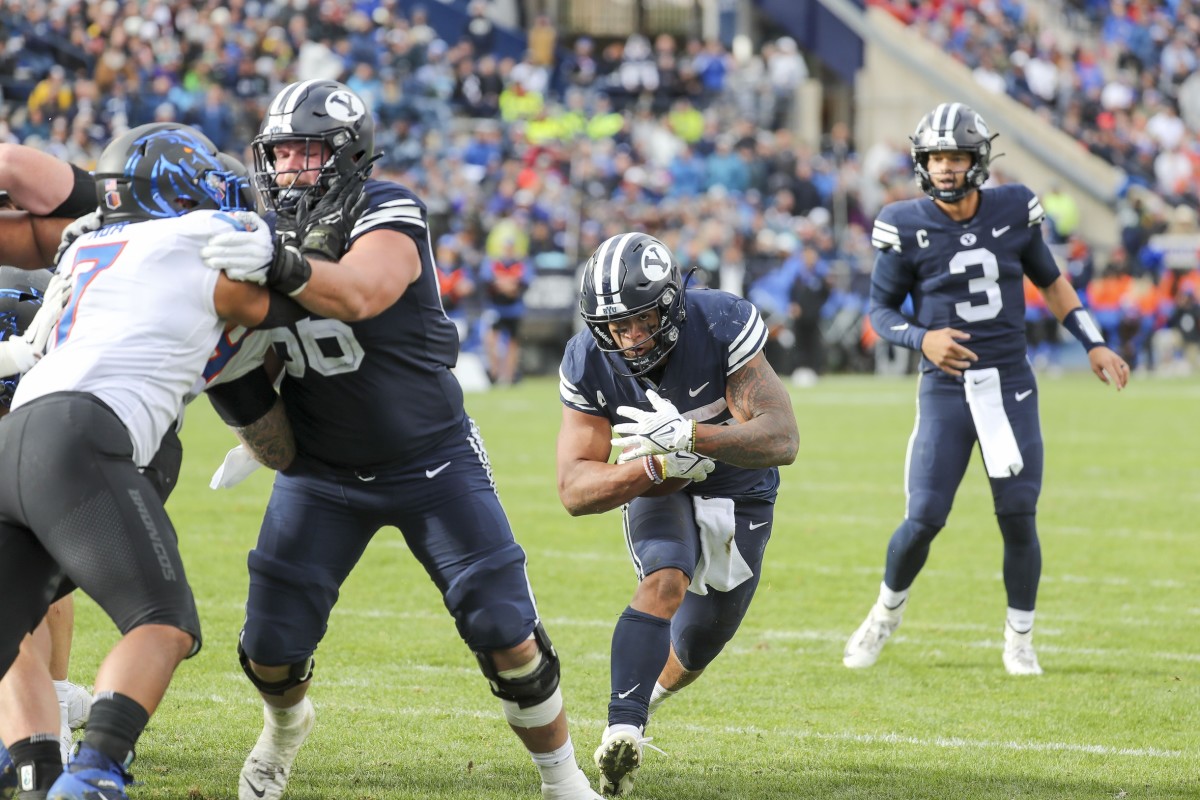 Tyler Allgeier vs Boise State all navy