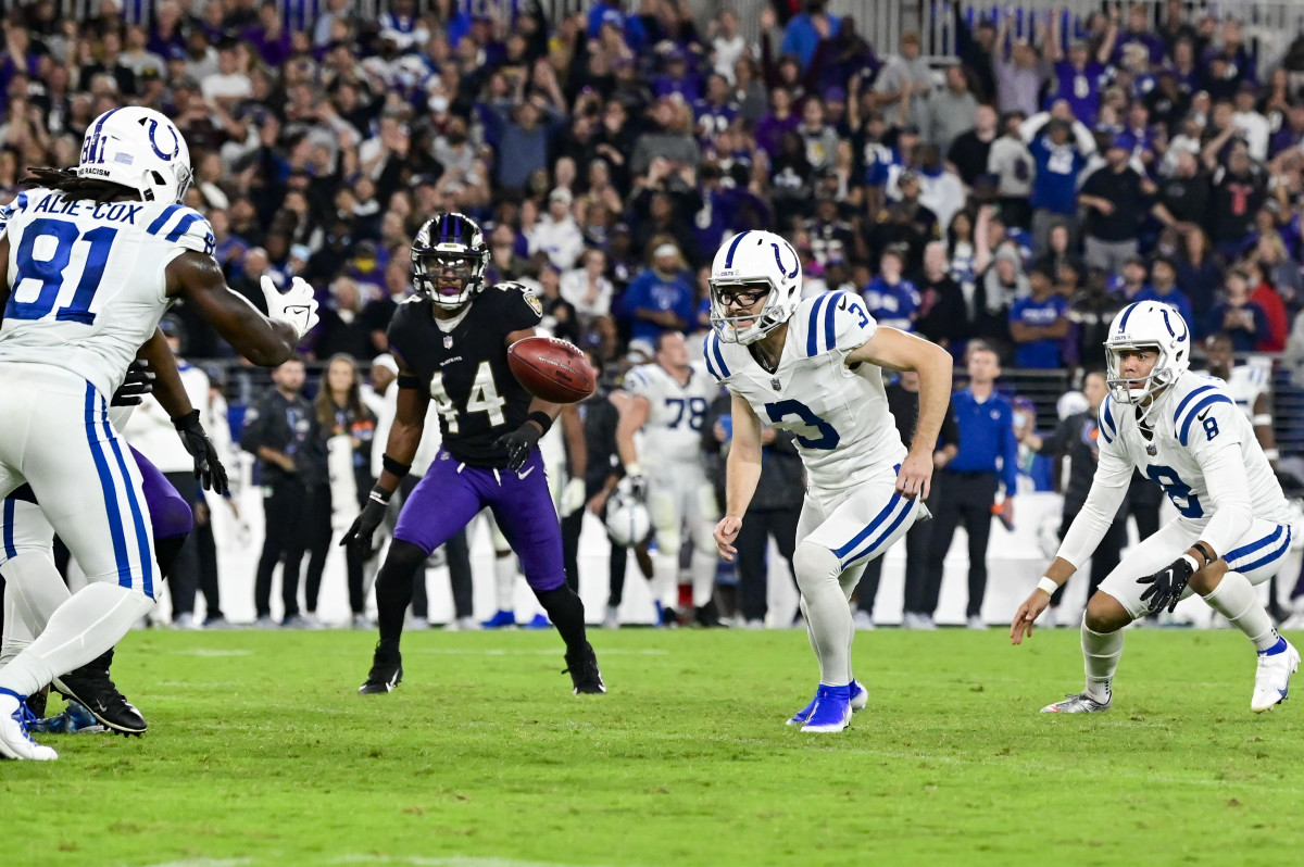 Rodrigo Blankenship injury: Colts kicker suffers hip injury in Week 5  Monday Night Football, misses game-winning kick - DraftKings Network