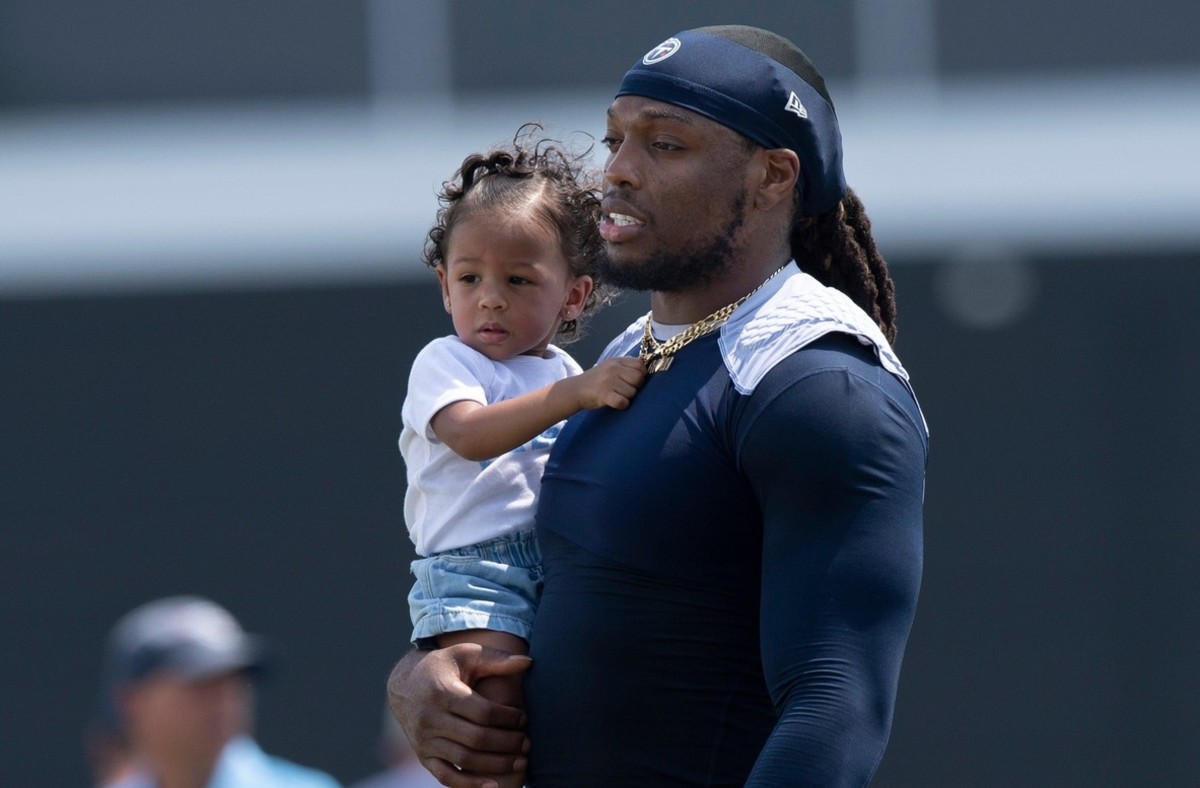 Derrick Henry, Daughter Share Wholesome Moment at Titans Training