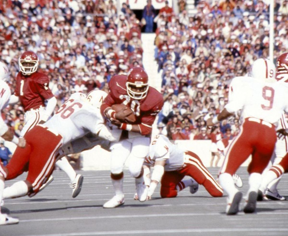 Billy Sims rushes for Oklahoma against Nebraska in 1979