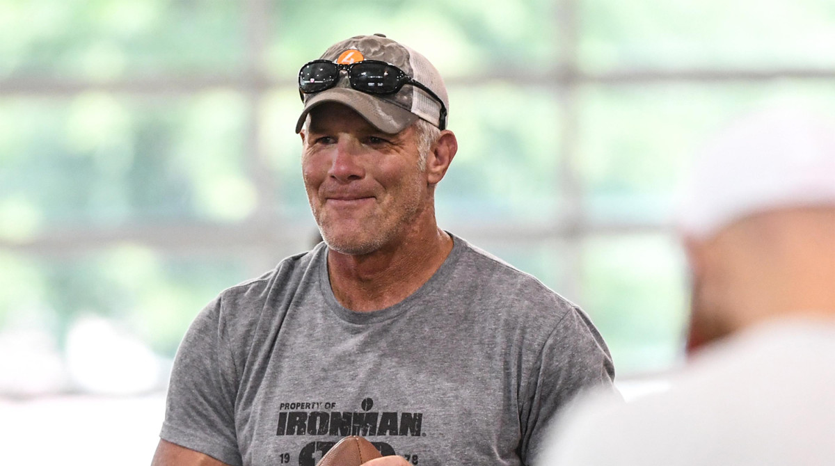 Is there ANY chance they update Brett Favre with a character model that  actually looks like him? : r/MaddenUltimateTeam