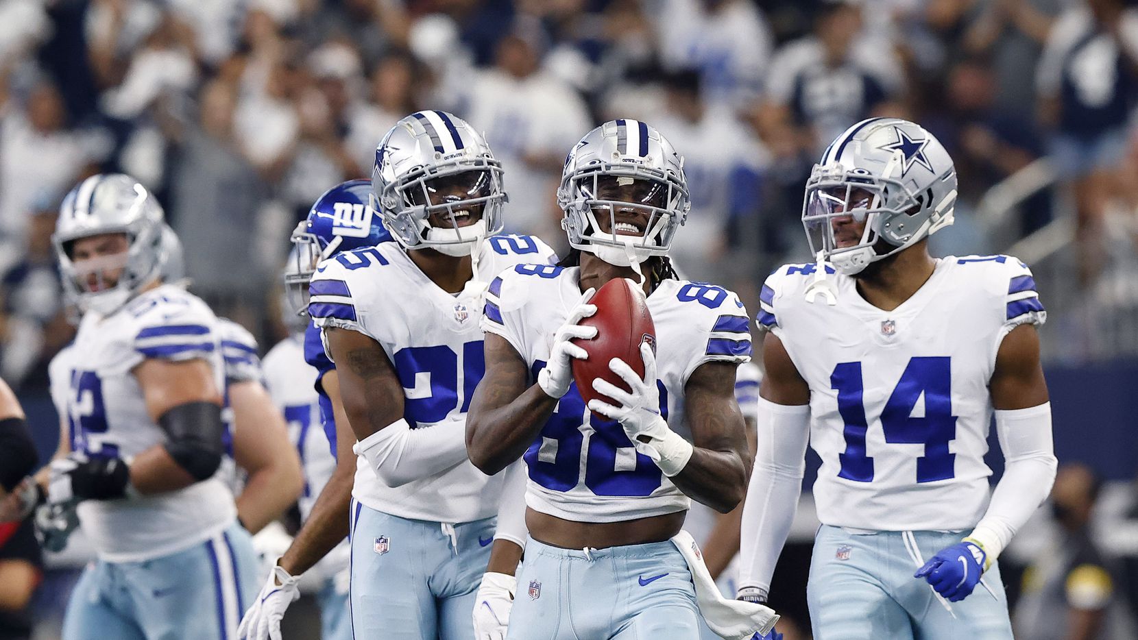 Dallas Cowboys Halftime: Dallas Trails New England Patriots 14-10 ...