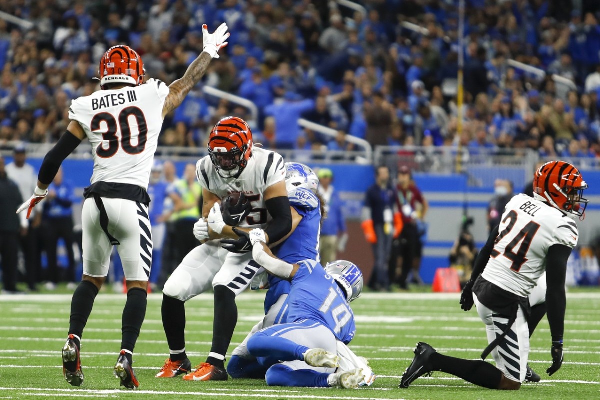 WATCH: Bengals celebrate victory over Bills in locker room