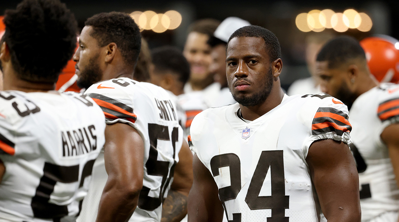 Kareem Hunt sports Nick Chubb shirt to honor injured Browns RB