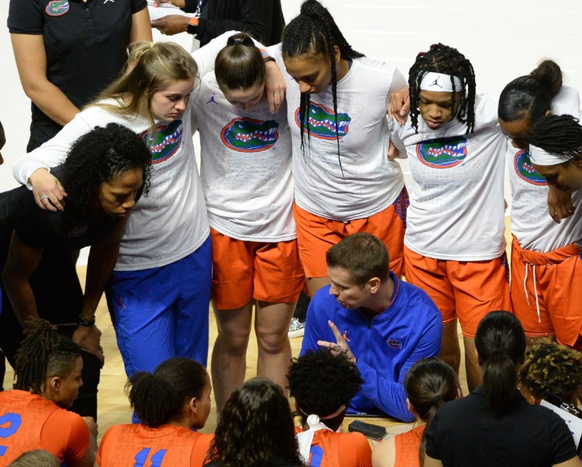 Newbauer addressed Florida's women's basketball team in 2019.
