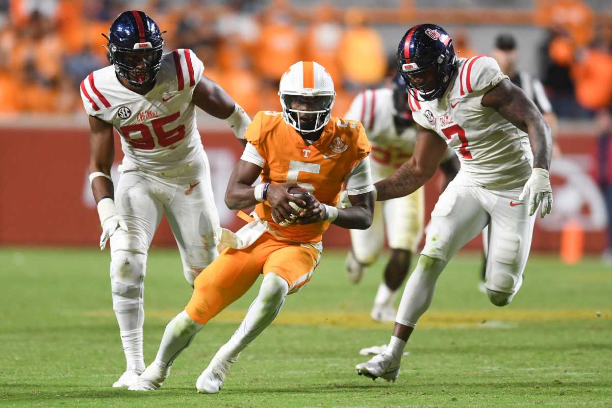 Hendon Hooker runs against Ole Miss