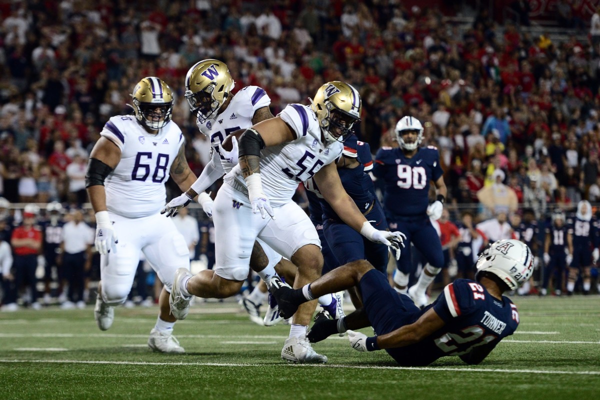 Troy Fautanu made his first start at Arizona.