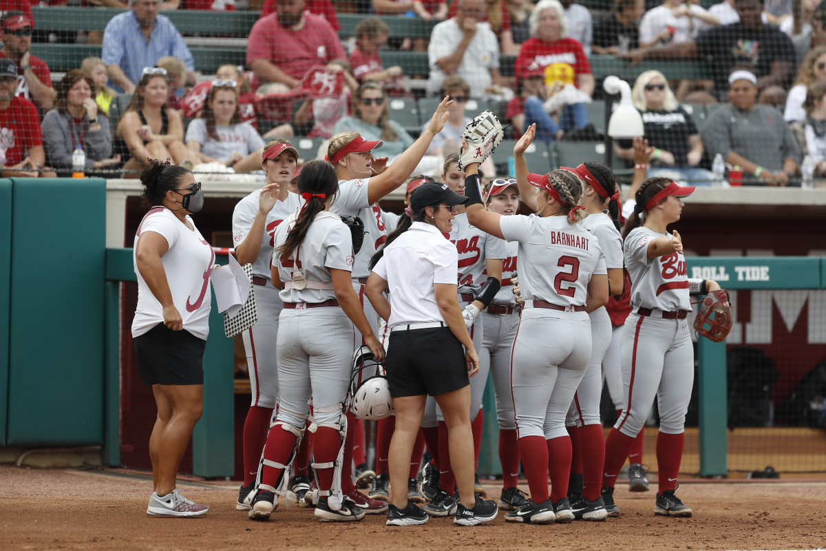 Alabama softball huddle