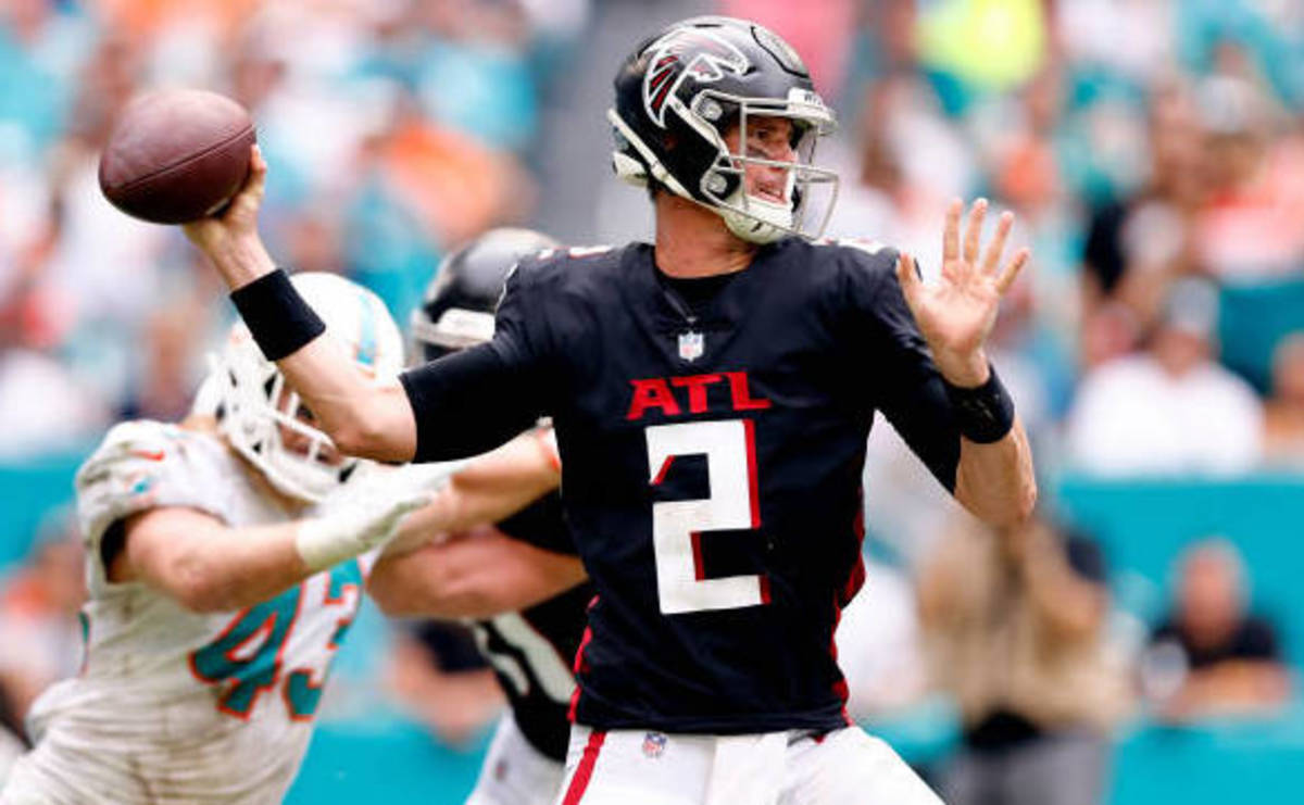 Ryan throws for 336, Falcons get FG at end, top Miami 30-28