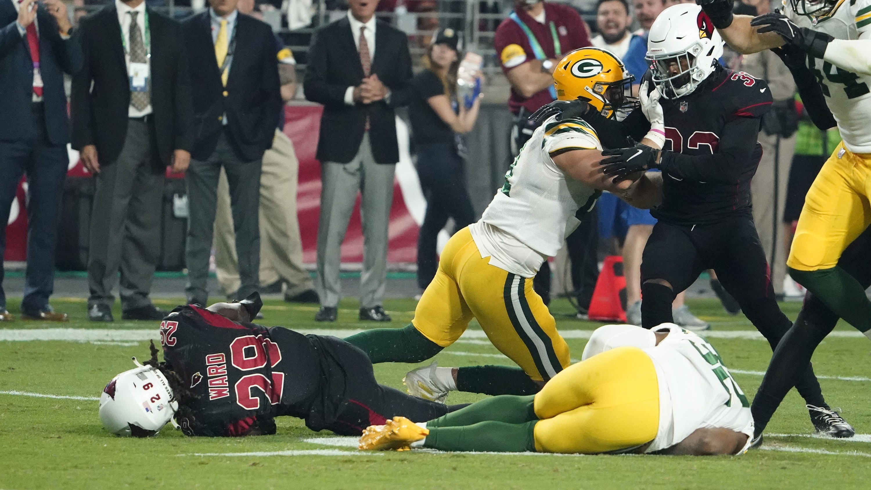 Packers, Cardinals players involved in vicious collision, leave