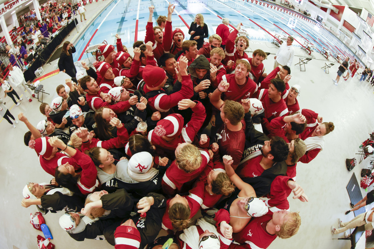 Alabama swimming and diving team after beating LSU, November 5, 2021