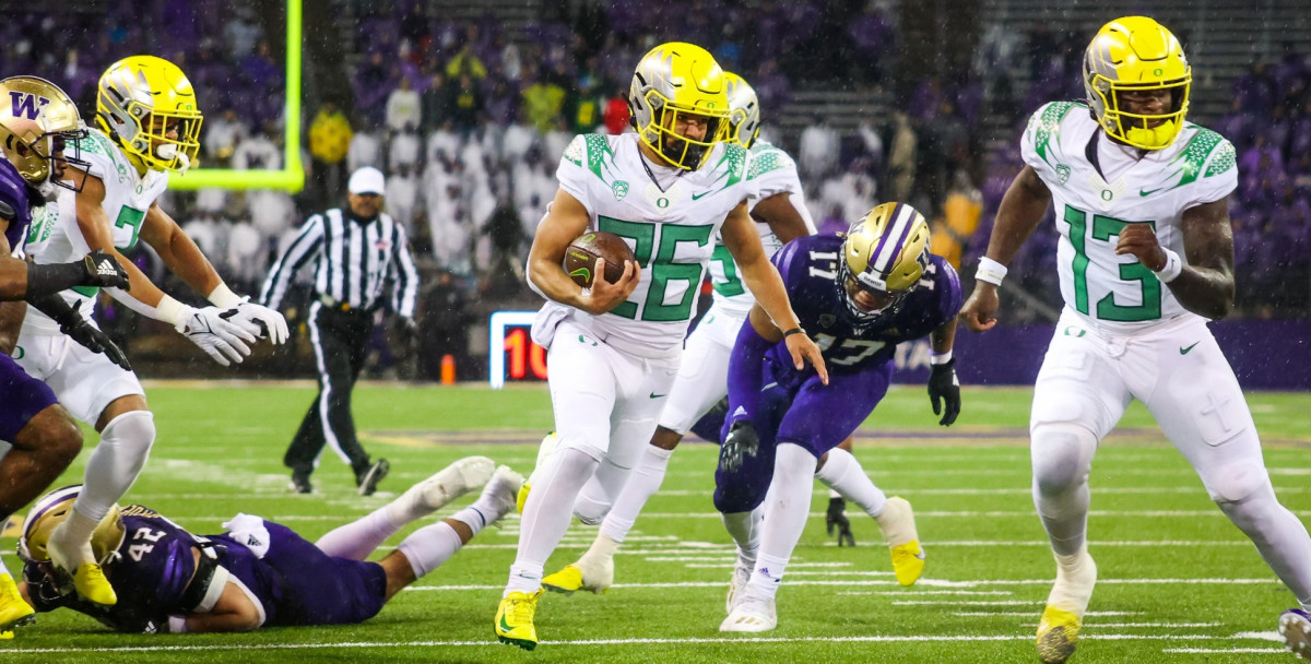 Former Oregon Ducks Football Running Back Travis Dye Commits to USC ...