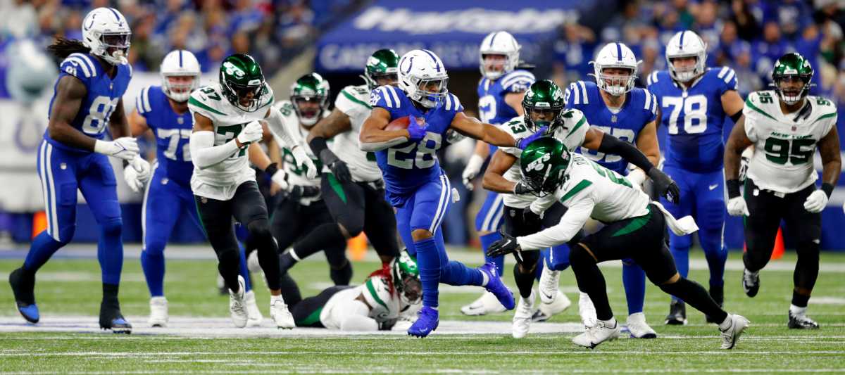November 04, 2021: Indianapolis Colts running back Jonathan Taylor (28)  runs with the ball during NFL football game action between the New York  Jets and the Indianapolis Colts at Lucas Oil Stadium