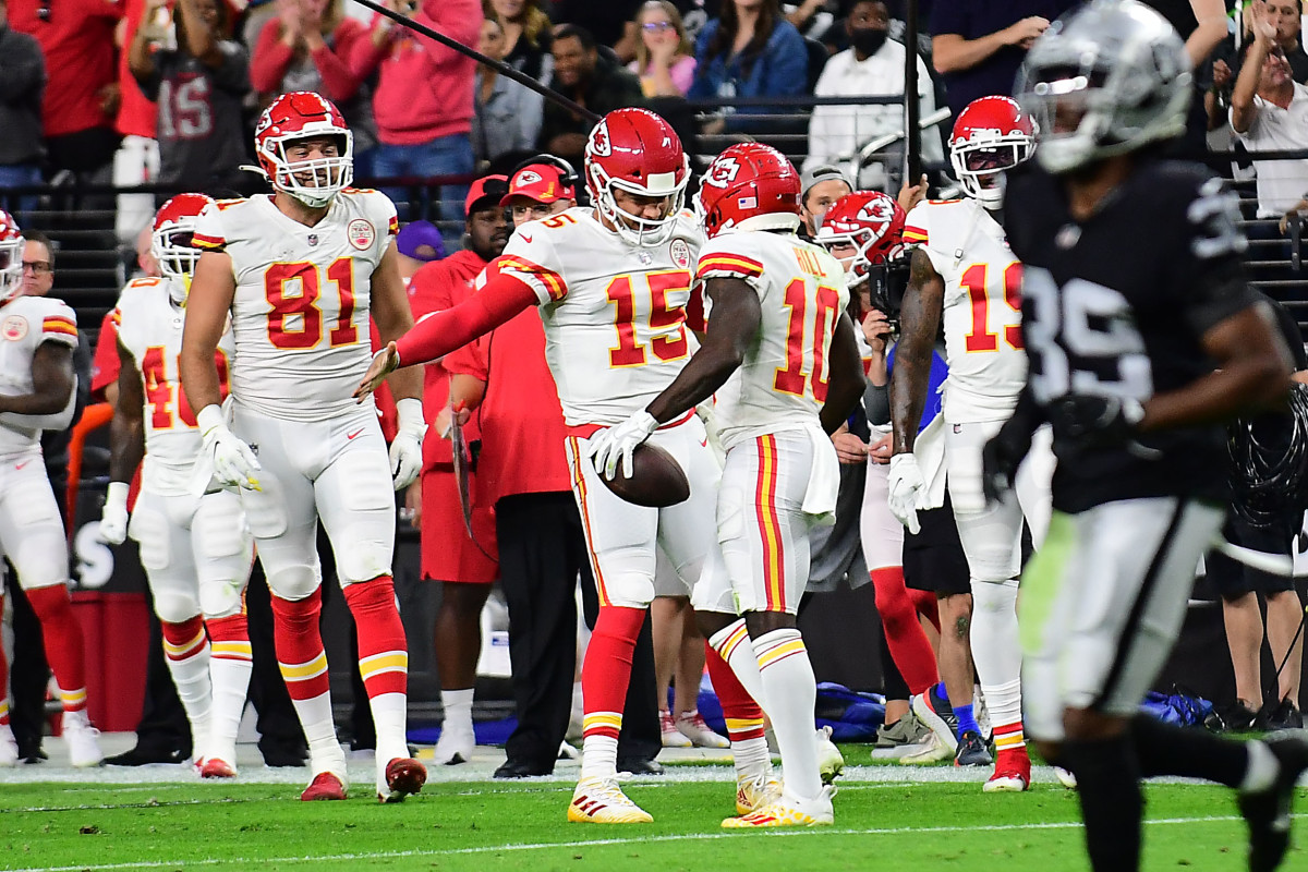 Kansas City Chiefs hold on to keep winning streak with win over