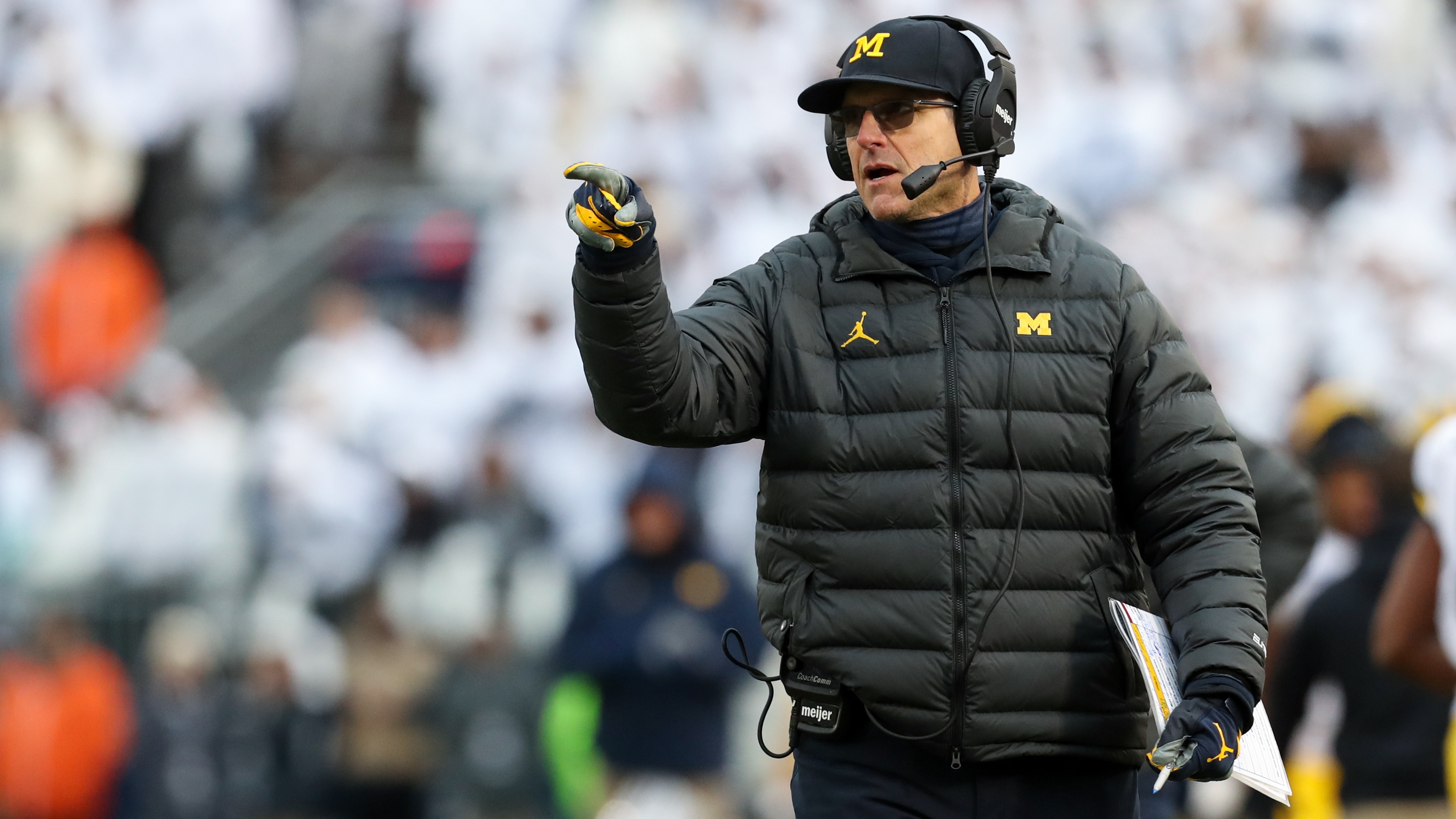 O técnico do Michigan, Jim Harbaugh, planeja “entreter” as opções de treinamento da NFL