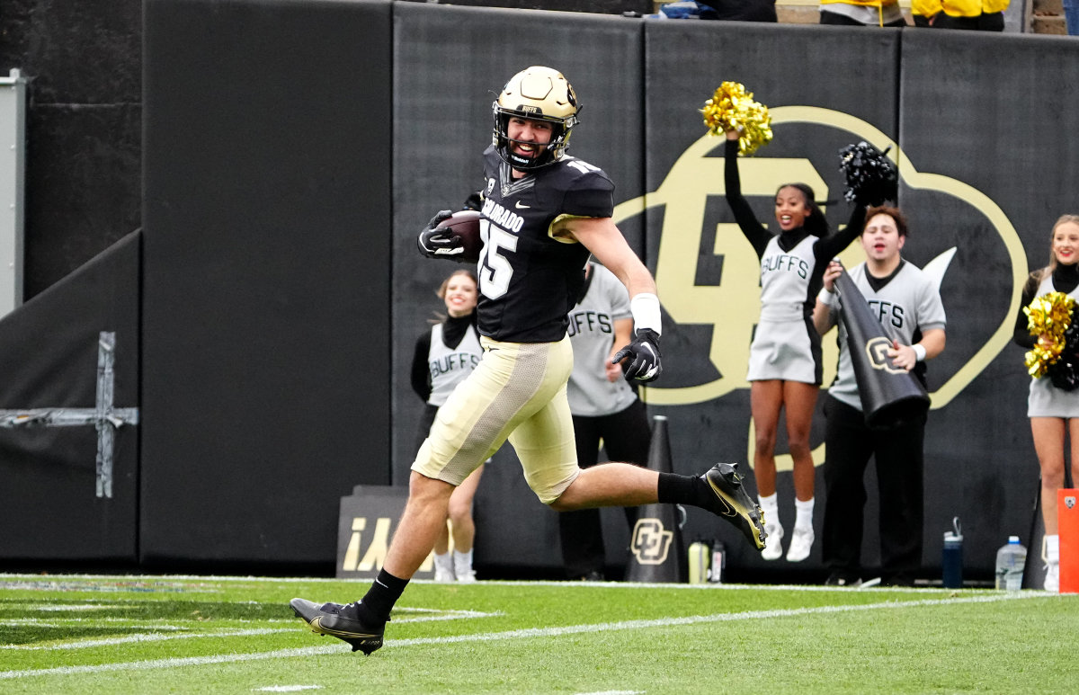 Colorado Buffaloes linebacker Jack Lamb (15) returns a fumble recovery for a touchdown in the first quarter against the Washington Huskies.