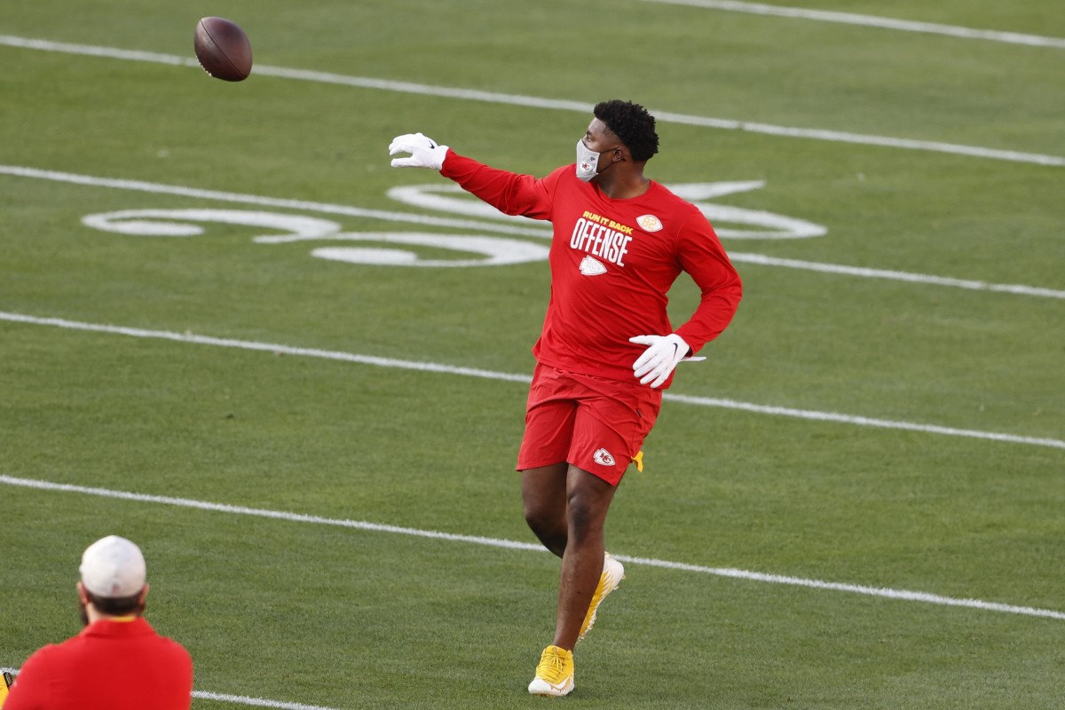 Feb 7, 2020; Tampa, FL, USA; Kansas City Chiefs tight end Deon Yelder (82) warms up before Super Bowl LV against the Tampa Bay Buccaneers at Raymond James Stadium.