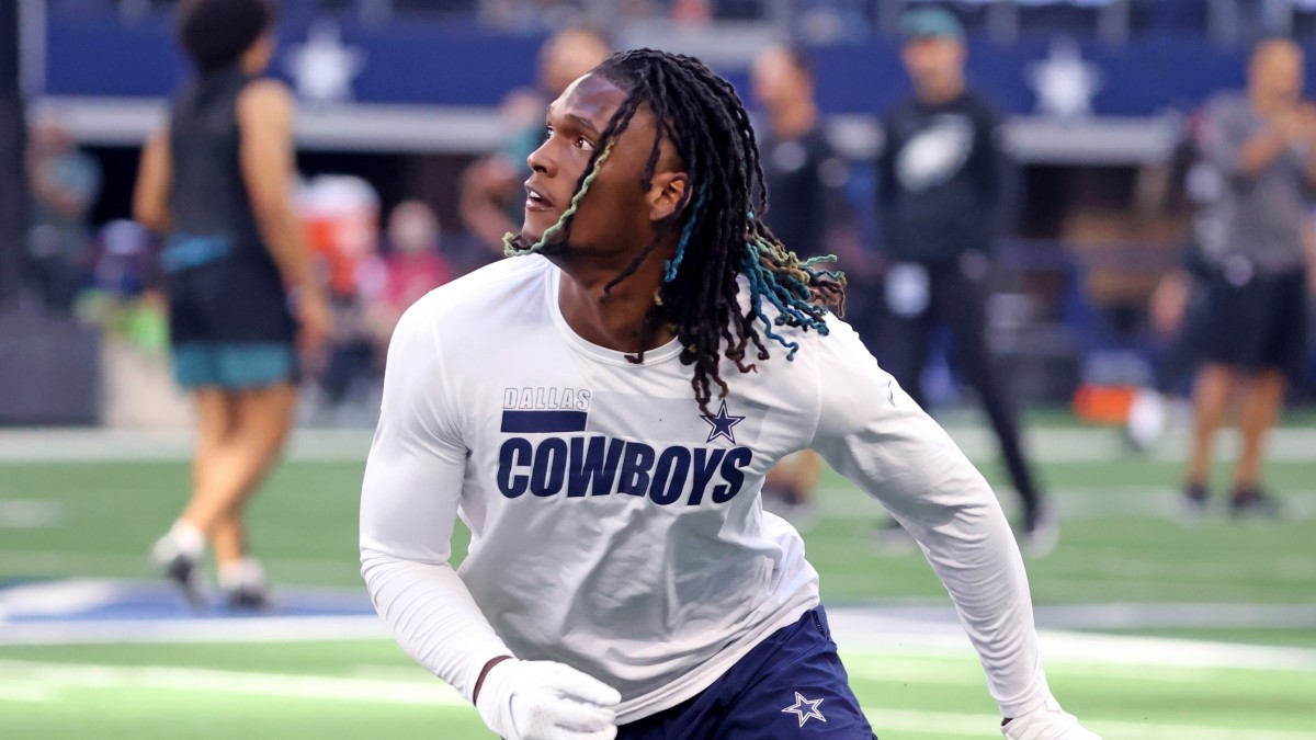 CeeDee Lamb Walked Around a Dallas Tom Thumb Handing out $100 Gift Cards -  Texas is Life