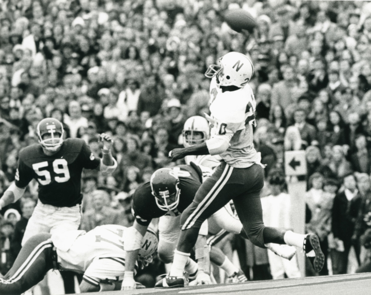 1971 Nebraska-Oklahoma football 11 Rodgers pass USATSI_7823609