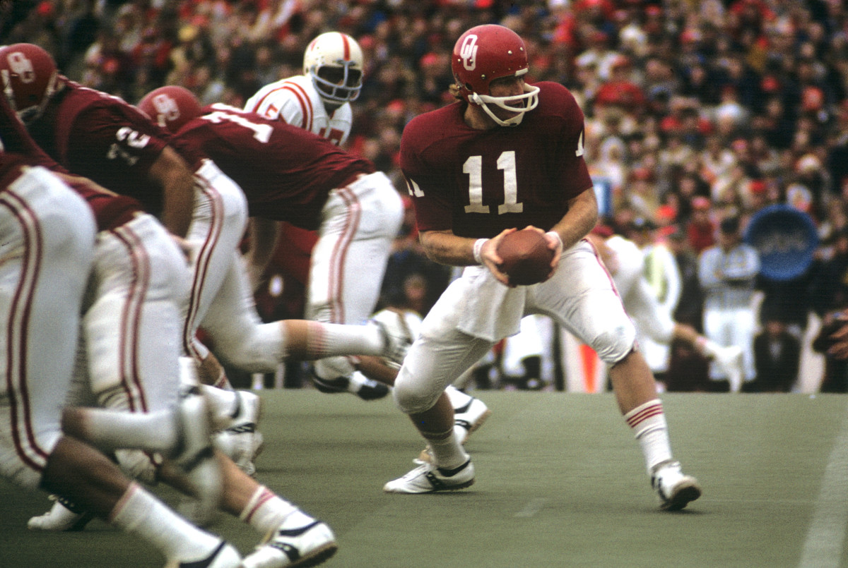 1971 Nebraska-Oklahoma football 13 Mildren with ball USATSI_5422308