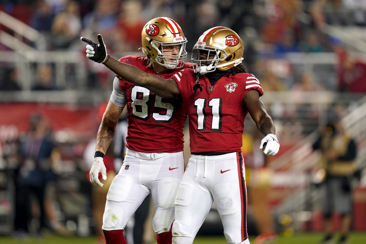 Download Photo San Francisco 49ers Fans Celebrate a Touchdown