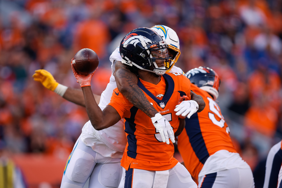 Broncos overcome Teddy Bridgewater's injury with stiff defense to beat  Chargers, 28-13 – Greeley Tribune