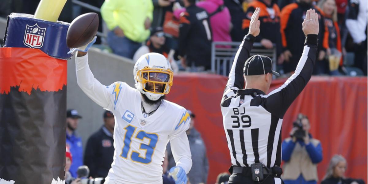 Los Angeles Chargers' Keenan Allen (13) makes a touchdown reception against Cincinnati  Bengals' …